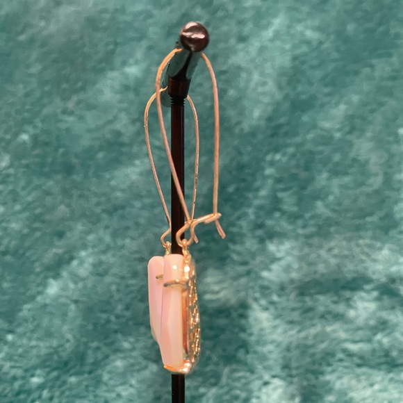 Kendra Scott Gold Nancy Drop Earrings In Iridescent White - Picture 4 of 8